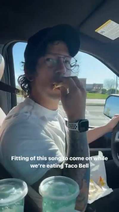 "i&rsquo;m listening to twenty one pilots" via @joshuadun on Twitter