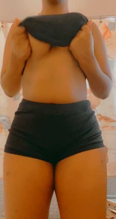 I&rsquo;m just a black desperate whore wanting you to see my titty [drop]s