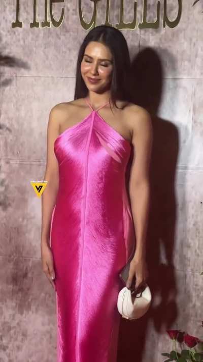 Mommy in pink 