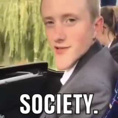 this ses a lot about susiety 😇😇😇😇
