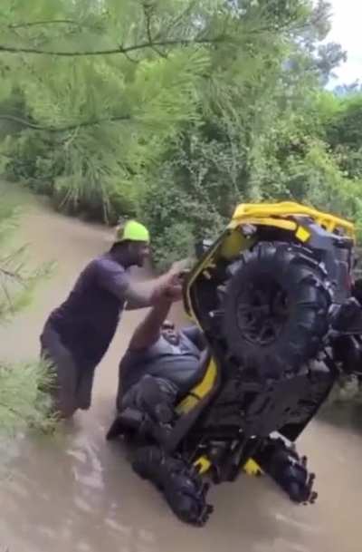 No-neck-man stuck in swamp