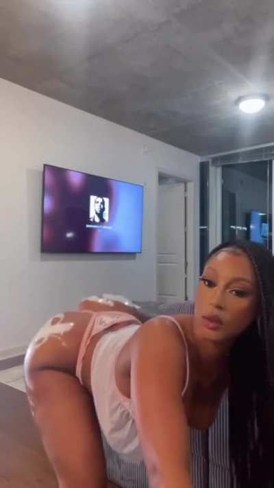 MIZZ TWERKSUM