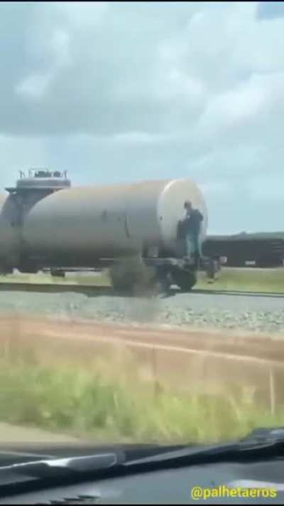 Momento porn&ocirc; do dia: WTF?