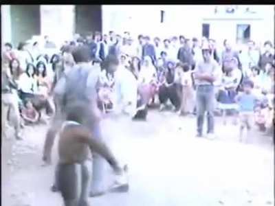 dansı keşfetmeye calışıyorlar yıl 1984 yer t&uuml;rkiye