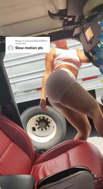 PAWG Twerking from the Jeep