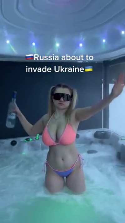 She&rsquo;s really fit to big b00bs n thighs gap👀 plz don&rsquo;t get political cus I don&rsquo;t care tbh