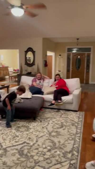 A new family Christmas game, emptying the balls box