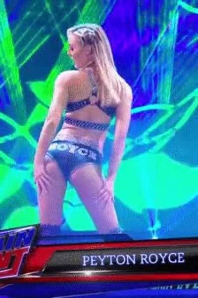 Peyton draining our balls. So sexy💦🤯