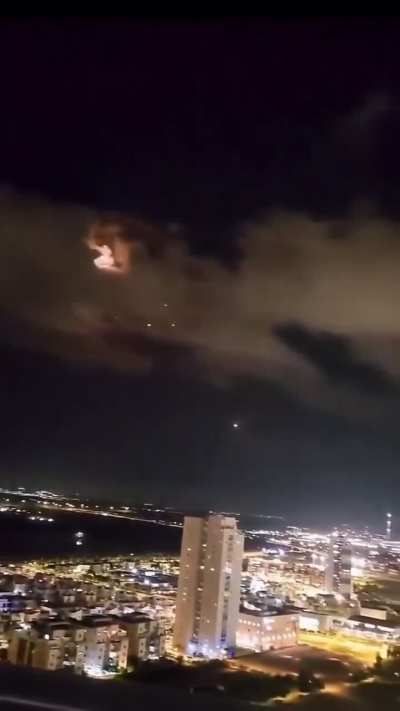 100s of Iranian missiles rain down on Israel