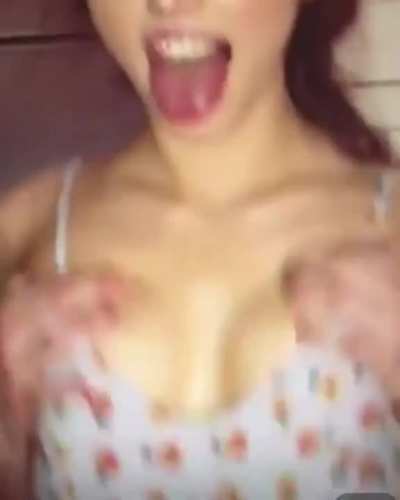 Lily Mo Sheen looks like a good time