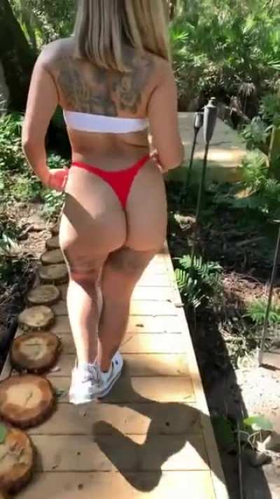Into the thick of it 🍑