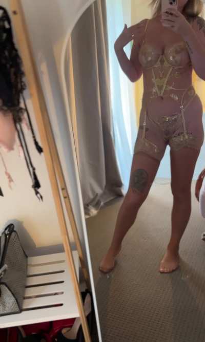 Lingerie or bare? 