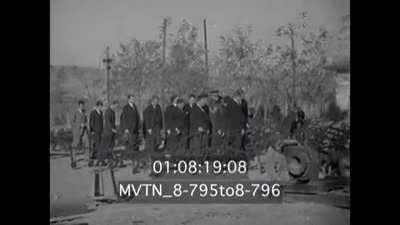 Afet İnan'ın 1930 yılında Atat&uuml;rk ve Joseph Grew'in yanında yaptığı kadın hakları hakkındaki konuşması : "Amerikalı kadınlar hakkında ne d&uuml;ş&uuml;n&uuml;yorsunuz?" diye soruyor, Atat&uuml;rk de Fransızca: "M&uuml;sadenizle kızım bu soruyu T&uuml;rk&ccedil;e cevaplasın" diyor.