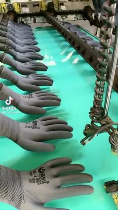 Dipping neoprene coated gloves