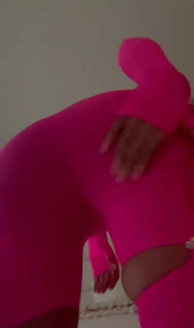 Iggys ass is unbelievable