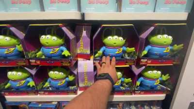 Having multiple Toy Story aliens react to each other&rsquo;s phrases