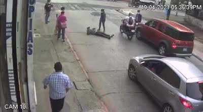 Failed theft on Guatemalan congressman. Security detail takes care of robber (who survived).