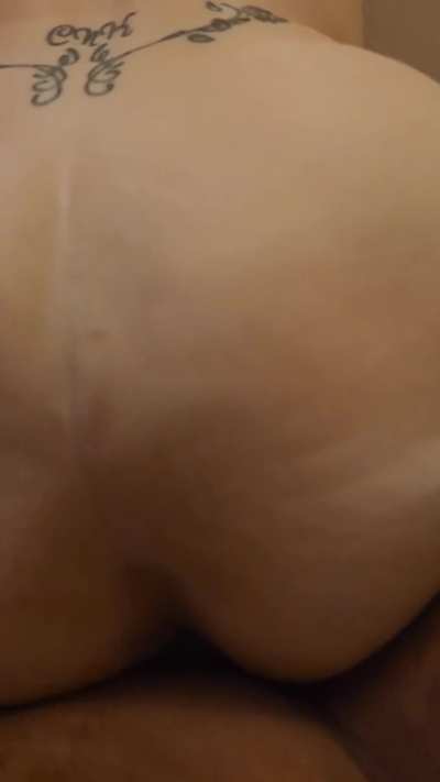 Cougar in SoCal taking this 9&rdquo; bbc..listen to her enjoy every inch! 