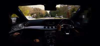 Guy does a 6 car overtake on a blind bend
