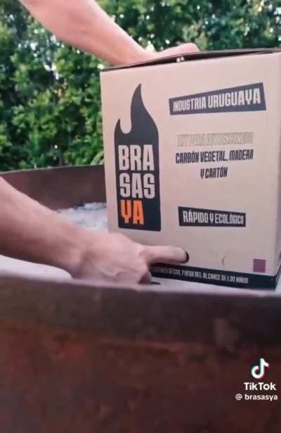 Metodo aceptado en los countries de Zona Norte para prender el fuego en el fogonero de 1M ars.