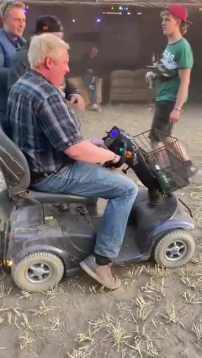 Rednecks are Americans only? .. Germany - Halt mein Bier!