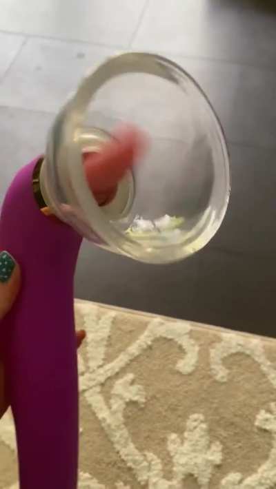 All right ladie<wbr>s,dad<wbr>ada..<wbr>.Do you love the rhythm such as tongue clip your pussy?