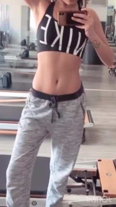 Radhika&rsquo;s perfect Stomach