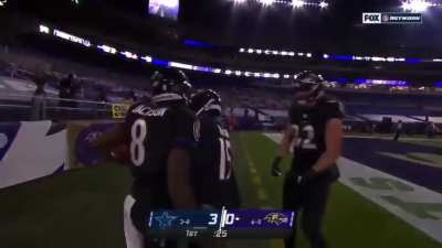 [Highlight] Today marks 37 days until the 2022 NFL Season Starts! Let&rsquo;s remember when Lamar Jackson called the special teams unit off the field to call his own shot and score on this 37 yard TD run against the Cowboys back in 2020. Ravens win, 34-17.