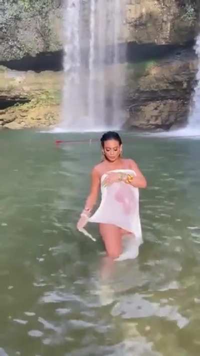 Waterfall Maternity Shoot