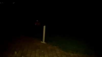 Auf dem Dorf ist es ruhiger weil man keine Nachbarn hat. Auch auf dem Dorf: