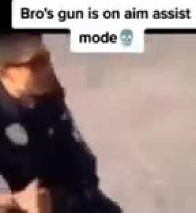 Bros gun is on aim assist