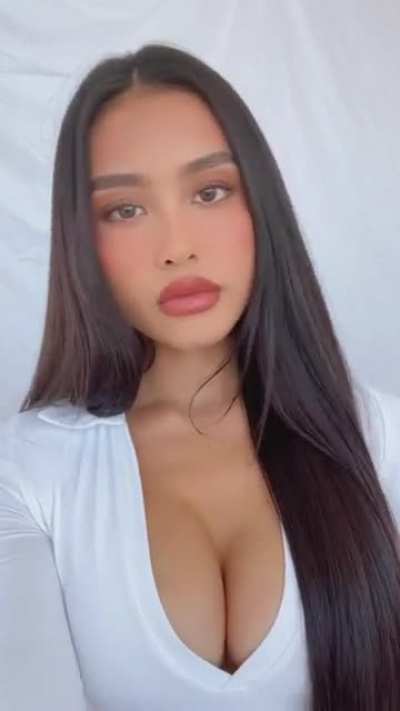 Elaine Thi