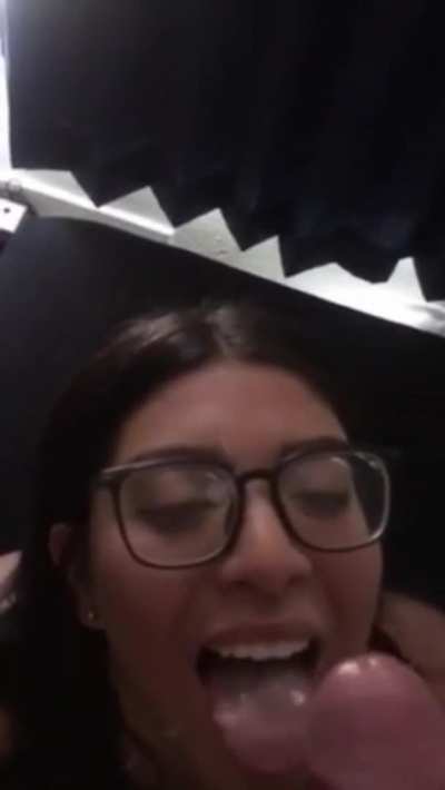 Cumshot on her face at Saturday moorning amateur 🍆💦