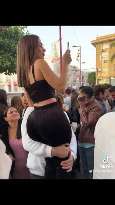 That a$$ looks heavy🤤