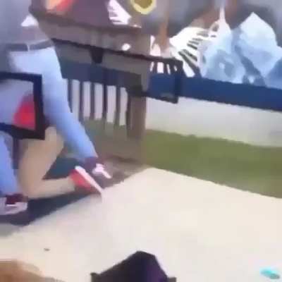 she ain&rsquo;t even try and break up the fight 😭😭