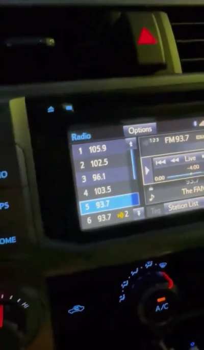 Penguins fan calls radio to complain about Guentzel trade 