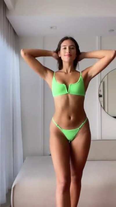 Anyone have her name? Was on boutineLAstudio stories last week