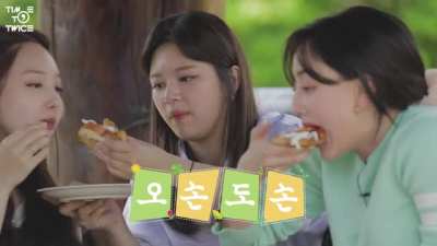 Eating with Nayeon &amp;amp; Jihyo