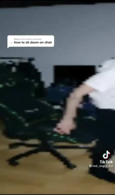 بيننا أكل الديك chair funny 🤣🤣💯