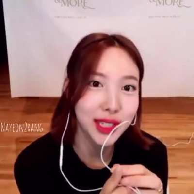 200620 Nayeon Singing Her Part in "Make Me Go"