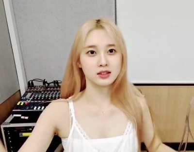 blonde nayoung