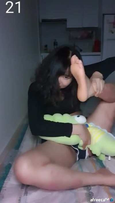 Cute bare sole show