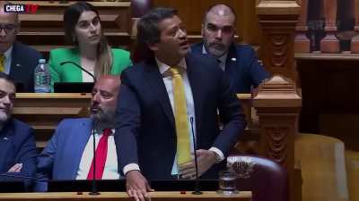 Lula vai a Portugal e assim &eacute; recebido: "Para n&oacute;s, hoje e sempre, o lugar de ladr&atilde;o &eacute; na pris&atilde;o."
