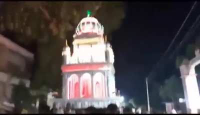 In Jaunpur, UP: Muslim Jihadis shout the war cry "Allah-U-Akbar", showing their loyalty towards India by raising "Pakistan Zindabad" slogans, that too in front of a Shiv Mandir.