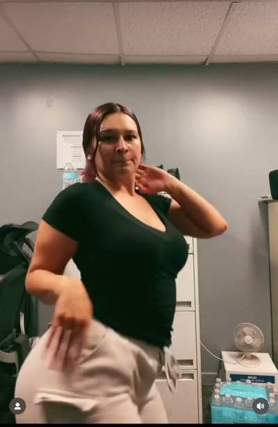 She moving that mf