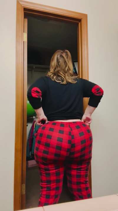 I just let out the loudest farts while having your face shoved into my Milf Ass and you didn&rsquo;t even flinch. Good boy. Beg me to do it again. 💨 😈