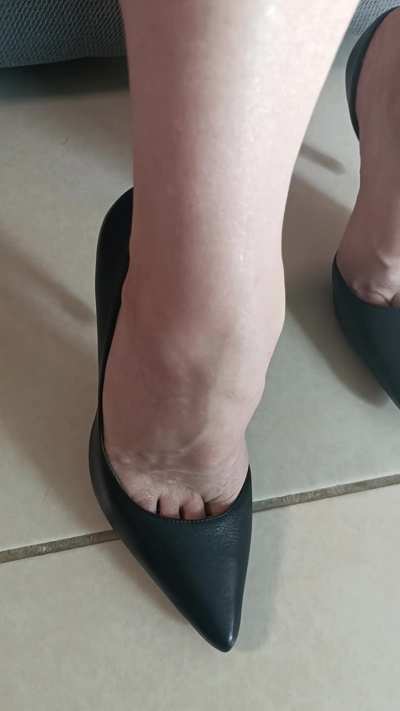 I know you love moms in heels