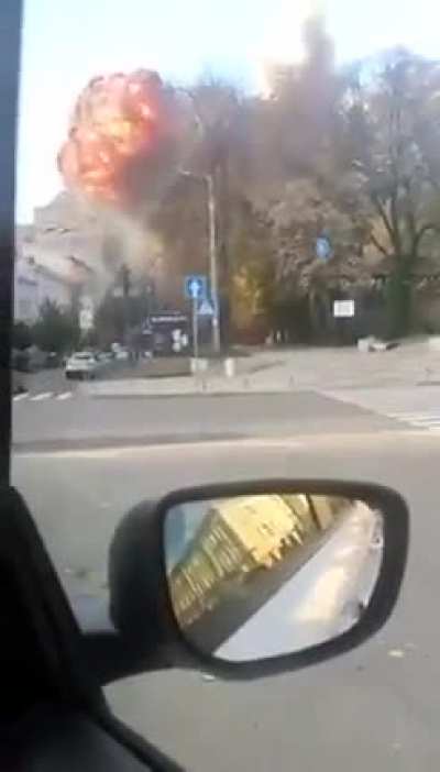 Missile arrival in Kyiv caught on video