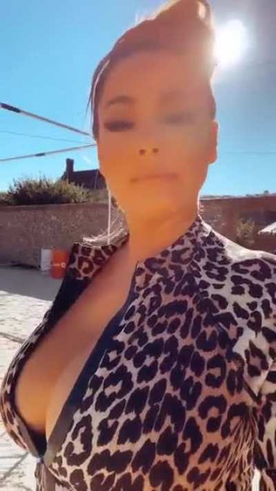 Hot vid of Kelly