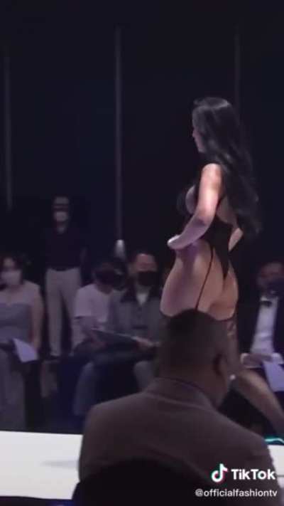thicc ass korean